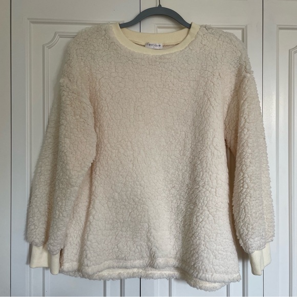 Vestique Fuzzy Oversized Sweater - Picture 2 of 4